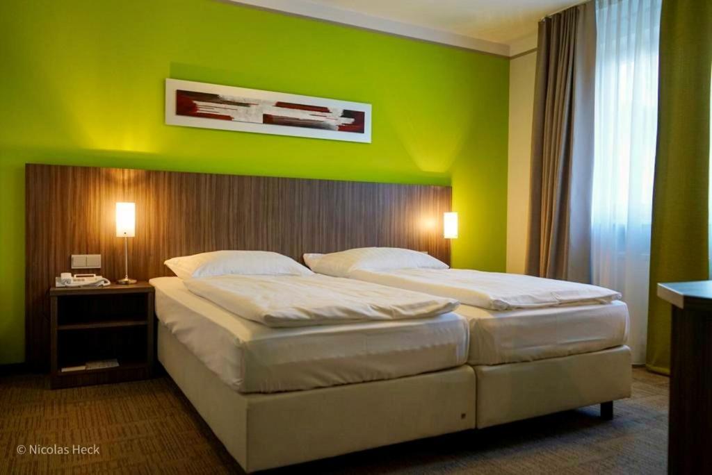 Hotel Ambiente Walldorf Валдорф Екстериор снимка